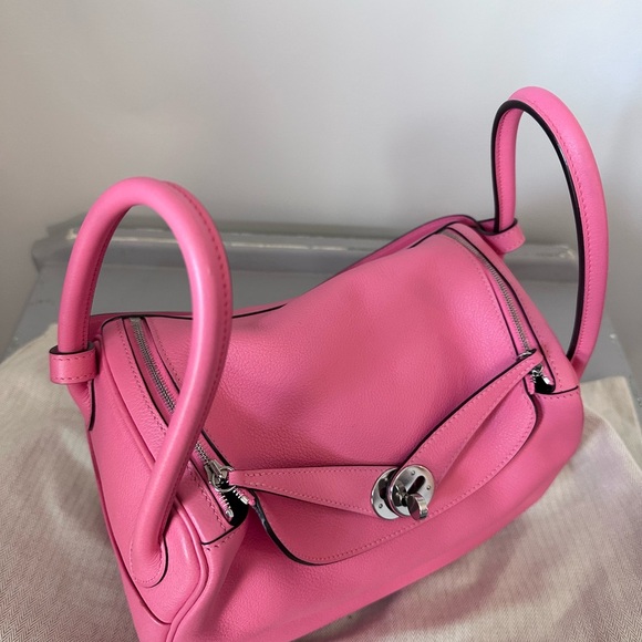 Hermes Lindy 26cm in rose azalee color, evercolor leather w. palladium (silver) - Picture 3 of 10